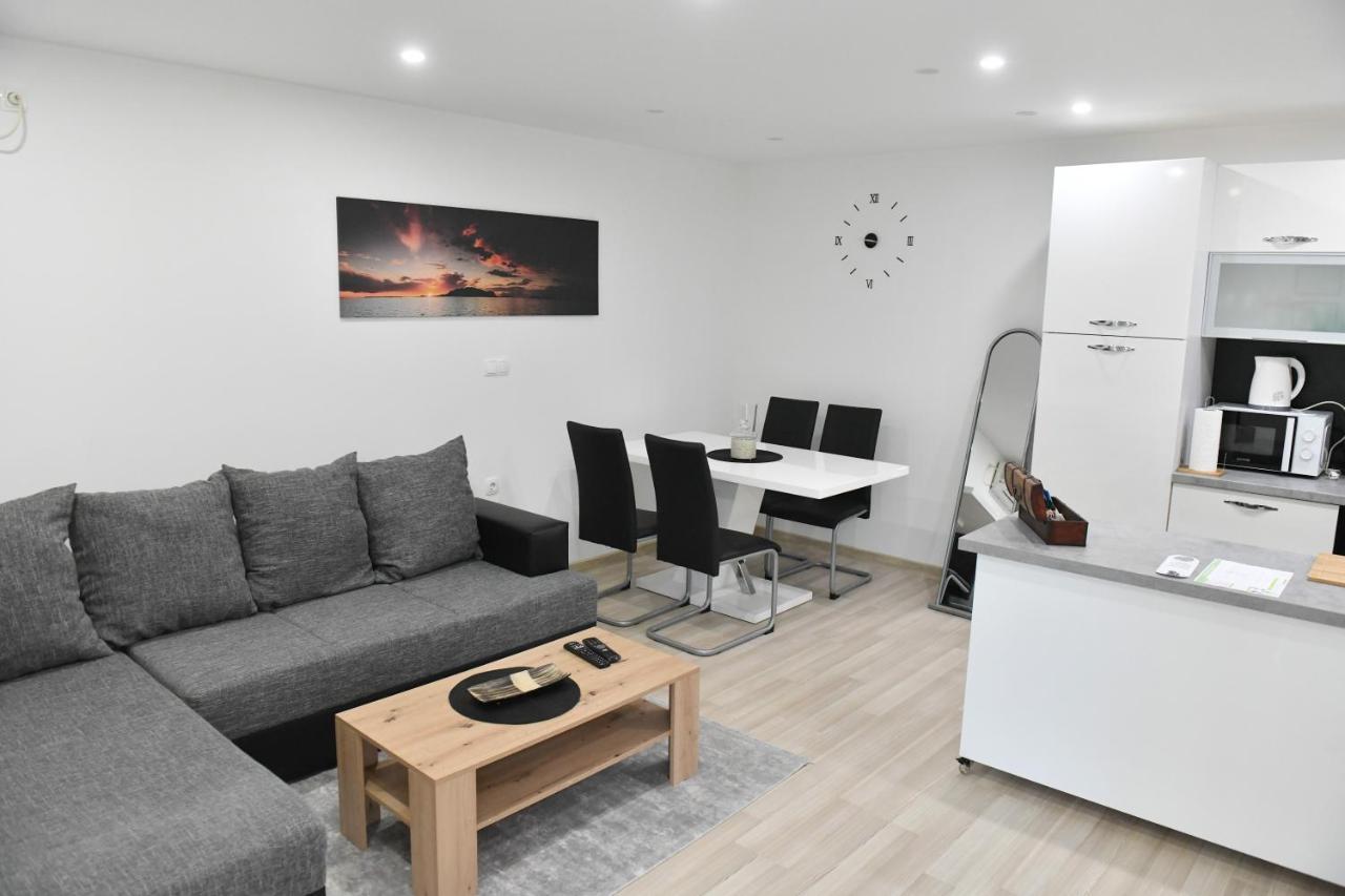 Ðakovo Apartman Lucia מראה חיצוני תמונה