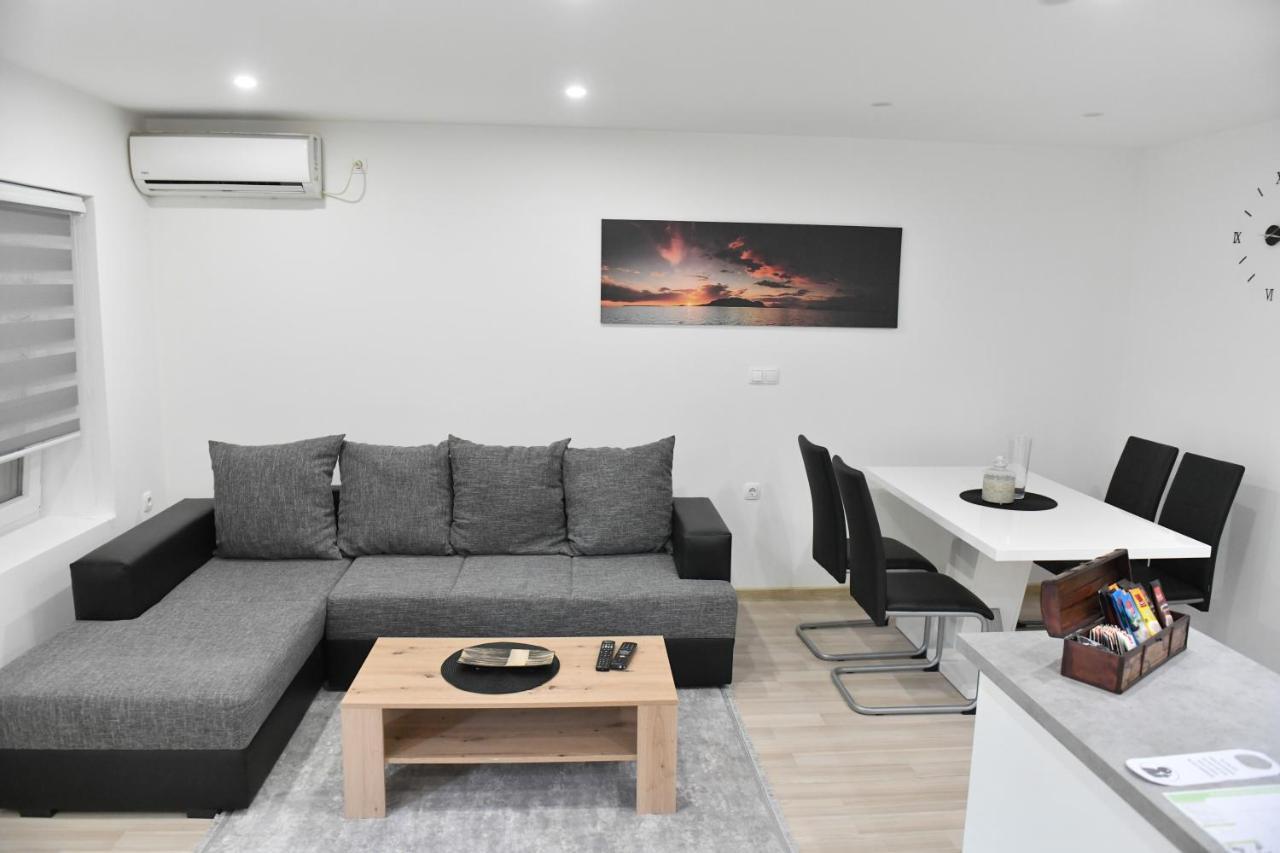 Ðakovo Apartman Lucia מראה חיצוני תמונה